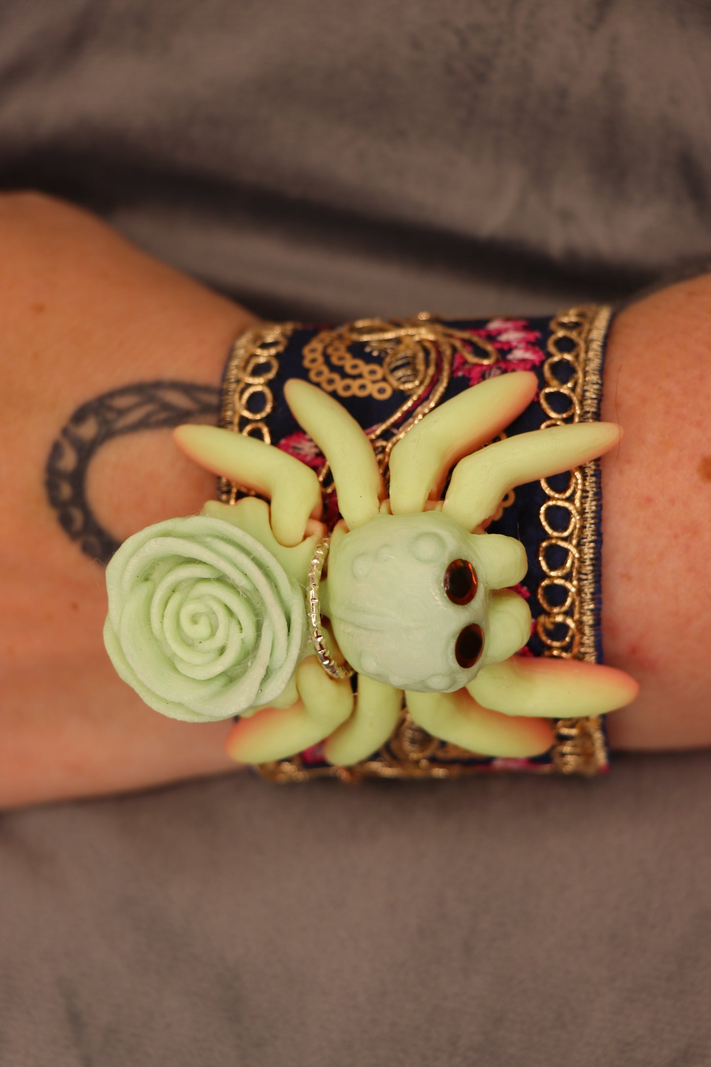 FidgetPet: Rose Jumping Spider, large